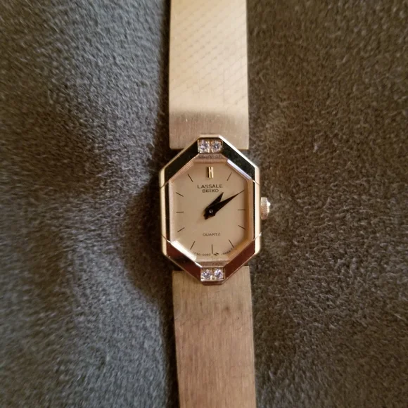 Elegant Gold Women's Watch from seiko